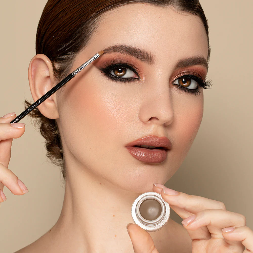 Load image into Gallery viewer, Sigma Beauty E06 Winged Liner Brush
