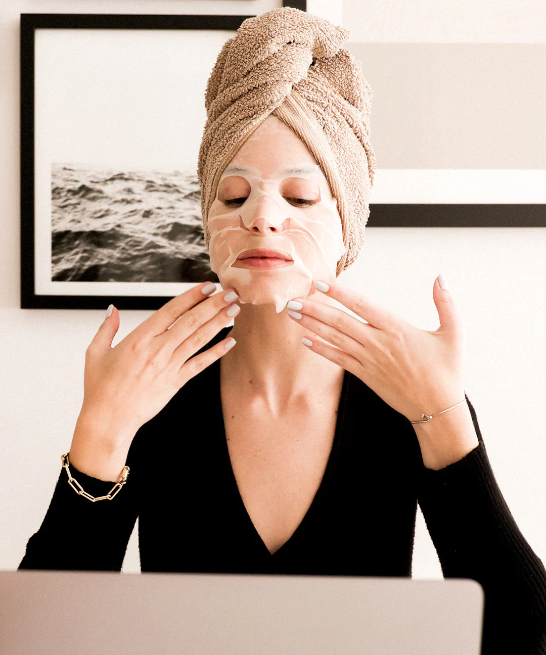 Load image into Gallery viewer, Joanna Vargas Forever Glow Anti-Aging Face Mask
