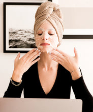 Load image into Gallery viewer, Joanna Vargas Forever Glow Anti-Aging Face Mask
